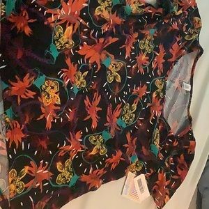 NWT lularoe size small classic T